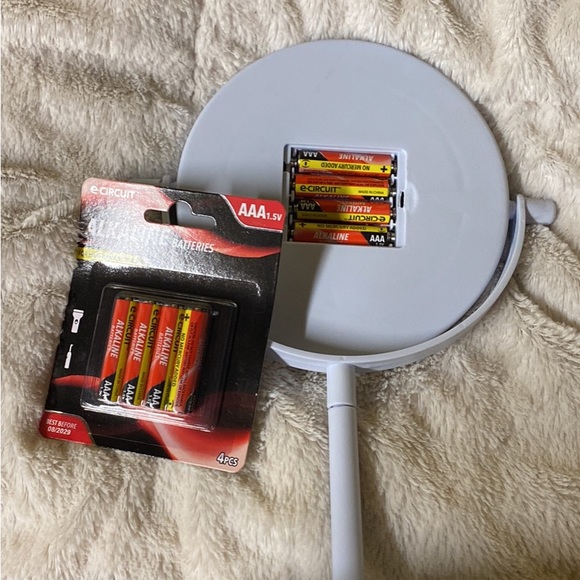 Light up vanity mirror - Picture 3 of 3